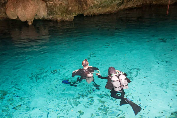 Buceo en un cenote, México —  Fotos de Stock