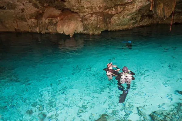 Nurkowanie w cenote, Meksyk — Zdjęcie stockowe