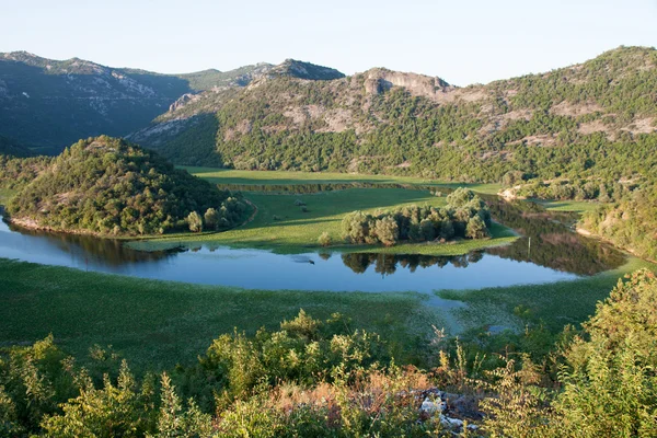 Rivière Crnojevica dans le parc national du lac Skadar, Monténégro — Photo