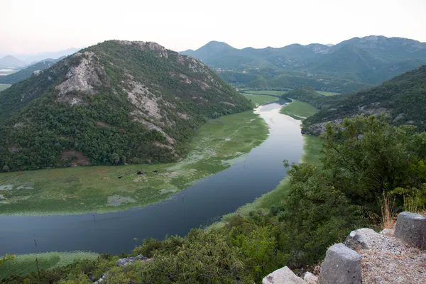 Rzeki crnojevica do Parku Narodowego Jeziora skadar, Czarnogóra — Zdjęcie stockowe