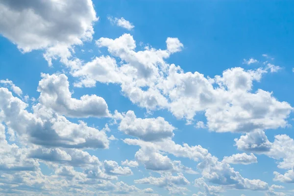 Chmury Stratocumulus Chmury Słońcu Stratocumulus Chmury Błękitnym Niebie Jako Tło — Zdjęcie stockowe