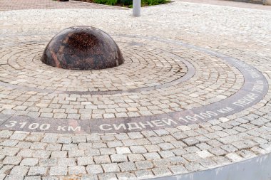 Kungur, Rusya, 07.22.2021 Kungur 'un göbeği. Kungur 'dan Sydney' e olan mesafe 16100 km..