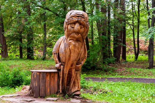 Kungur Rosja 2021 Stylizowana Drewniana Rzeźba Starego Leśnika Terytorium Kompleksu — Zdjęcie stockowe
