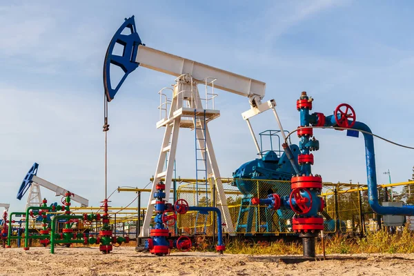 シベリアの油田での石油ポンプ椅子 ロシアの石油 ガス産業 — ストック写真