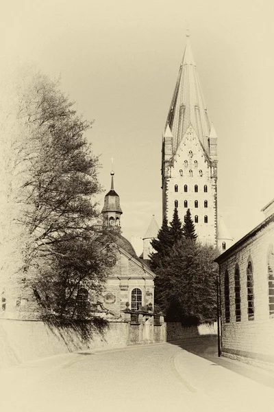 Katedra i kościół — Zdjęcie stockowe