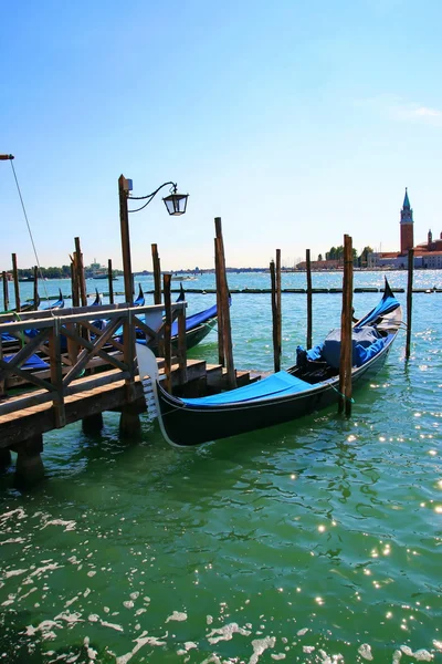 Gåture på tværs af Venedig - Stock-foto