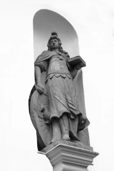 Sculpturen op de gevel van de teologische faculteit, paderborn — Stockfoto