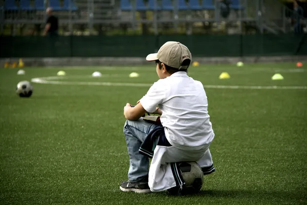 Niño con pelota — Foto de Stock