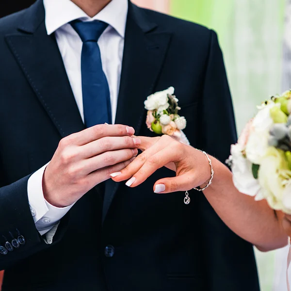 Vestido de noiva anel — Fotografia de Stock