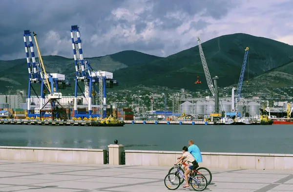 Kargo terminal ticari liman manzarası