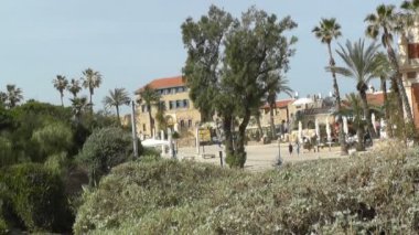 eski Jaffa'nın kalbinde mavi perde ile taş ev
