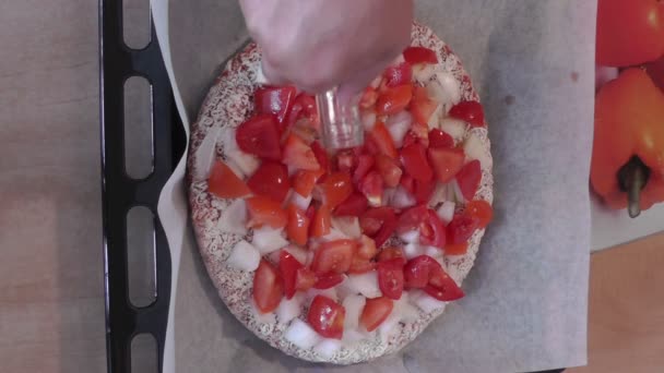 Роблячи піцу — стокове відео