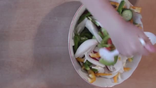 Mixing the salad — Stockvideo