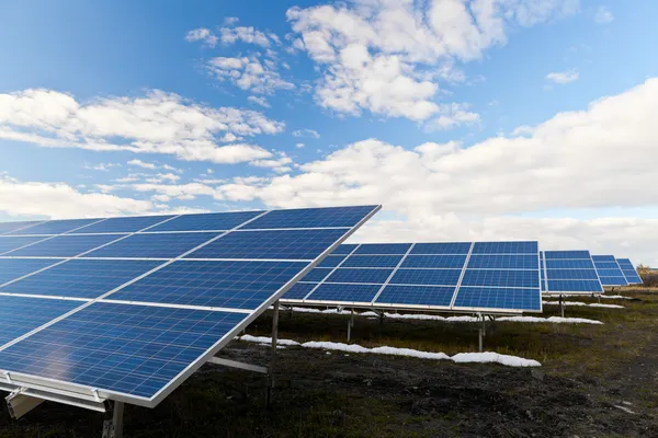 Painéis fotovoltaicos solares — Fotografia de Stock