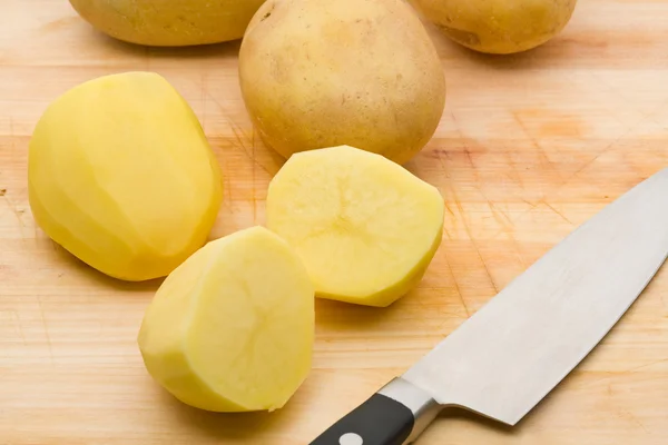 Batatas peladas — Fotografia de Stock