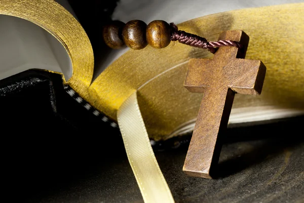 Rosary and bible — Stock Photo, Image