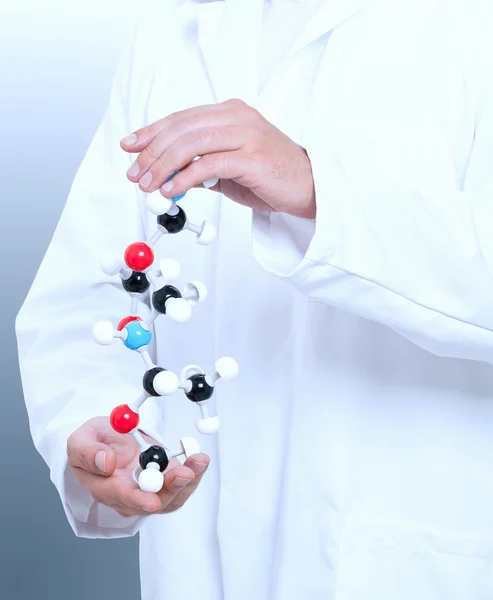 Químico com molécula — Fotografia de Stock
