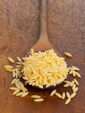 kaşık üzerinde ham Makarnalık Buğday