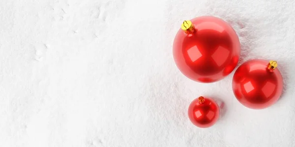 Tres Bolas Bauble Navidad Roja Sobre Fondo Nieve Con Espacio —  Fotos de Stock