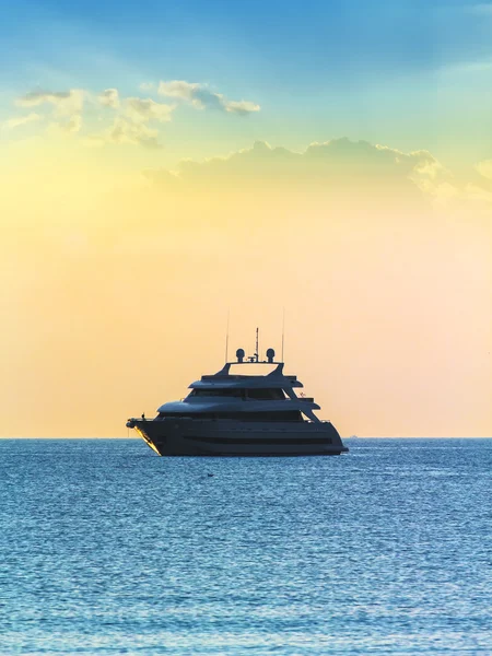 Yacht at sunset — Stock Photo, Image