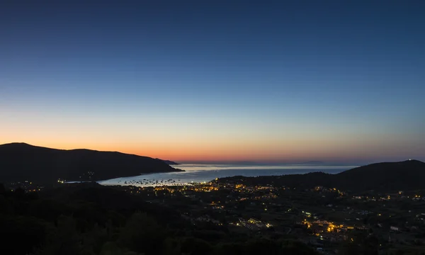 O amanhecer na ilha de Elba — Fotografia de Stock