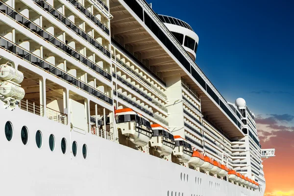A big cruise ship — Stock Photo, Image