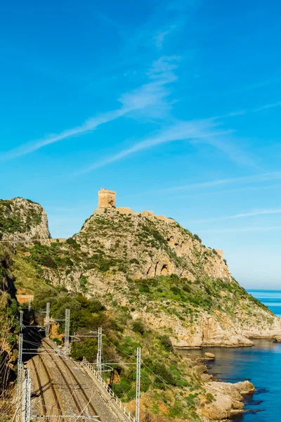 Starověký věž na Sicílii (Itálie) — Stock fotografie