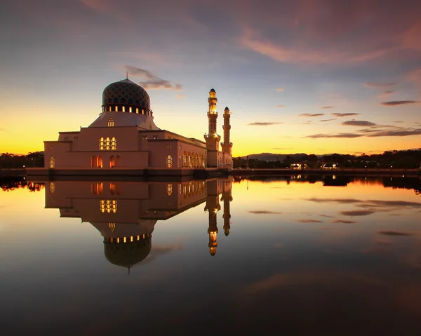 Reflection of a floating mosque — Stock Photo, Image