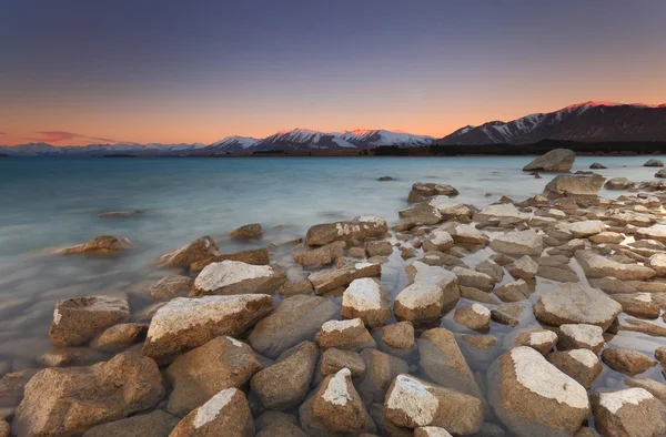 Puesta de sol encantada en el lago Tekapo, Southland, Nueva Zelanda — Foto de Stock