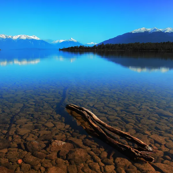 Alter steg am see te anau, neuseeland — Stockfoto