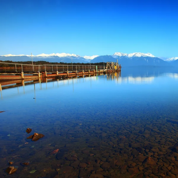 Antiguo Jetty en Te Anau Lake, Nueva Zelanda — Foto de Stock