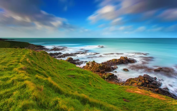 Katiki Point litoral em exposição longa, Nova Zelândia — Fotografia de Stock