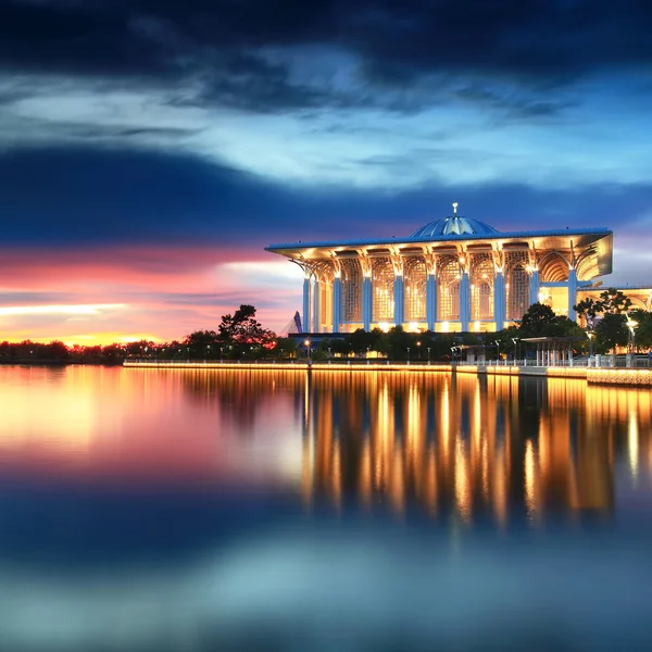 Mescidi mizan tuanku zainal abidin günbatımı, putrajaya, Malezya güzel görünüm