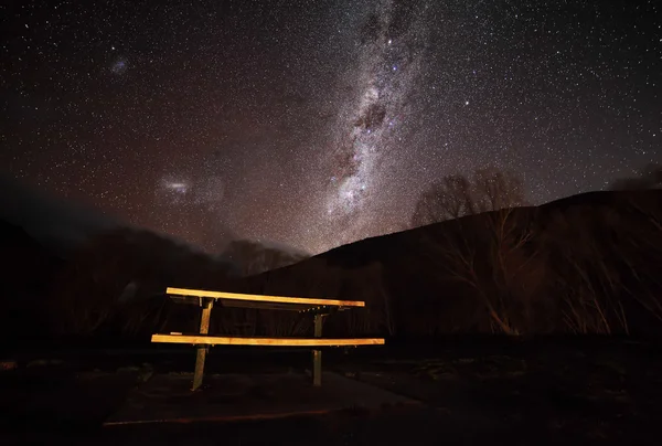 Milky Way and Picnic Table — Stock Photo, Image