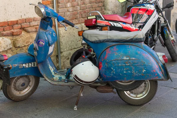 Velho Vespa Motocicletas Clássicas Uma Reunião — Fotografia de Stock