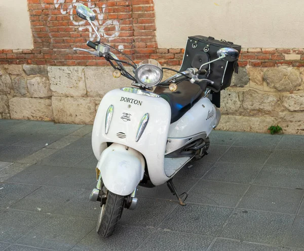 Restored Vespa Classic Motorcycles Meeting — Stock Photo, Image