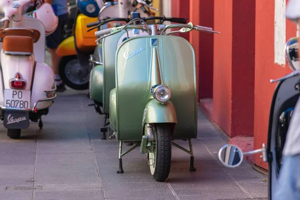 Originais Vespas Clássicos Motocicletas Uma Reunião — Fotografia de Stock