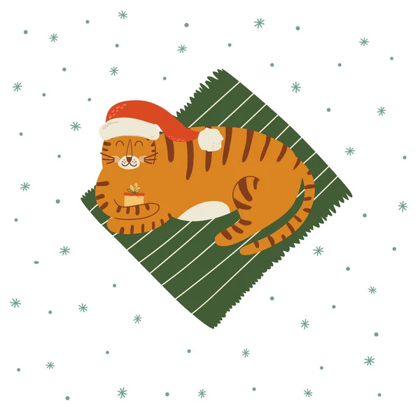 산타 모자를 쓴 크리스마스 호랑이가 카펫 위에 누워 있습니다. 국내 호랑이귀엽네. 2022 년 새해 상징. 선물 그래픽 요소를 가진 호랑이. 겨울 휴가를 위한 카툰 벡터 일러스트. 메리 크리스마스 동물. — 스톡 벡터