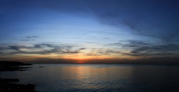 Denizin üzerinde gün batımı