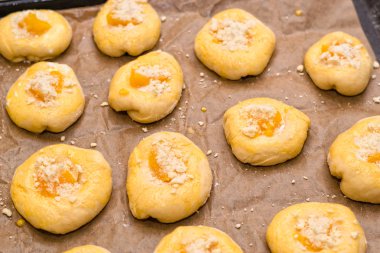 pişmemiş ev yapımı hamur işleri