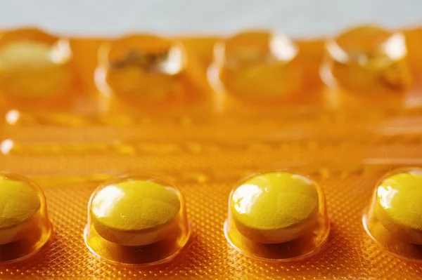 Yellow capsules — Stock Photo, Image