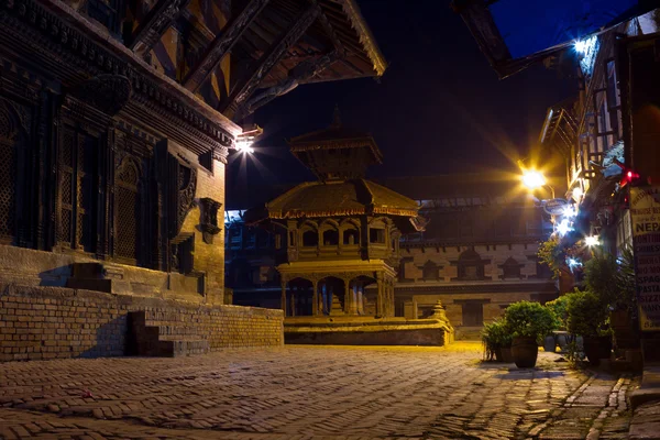 Prachtige Nachtscène in de oude stad — Stockfoto