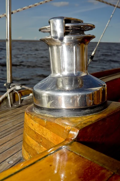 Yacht detail - winch — Stock Photo, Image