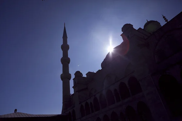 Силуэты Голубой мечети, Стамбул Турция — стоковое фото