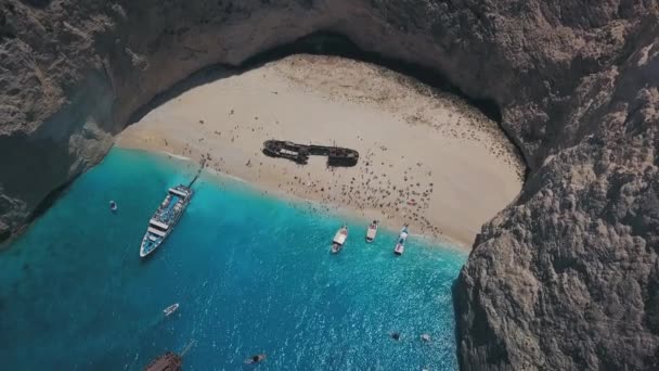 Aerial Drone video 4K słynnej zatoki Shipwreck Bay w Zakynthos, Grecja — Wideo stockowe