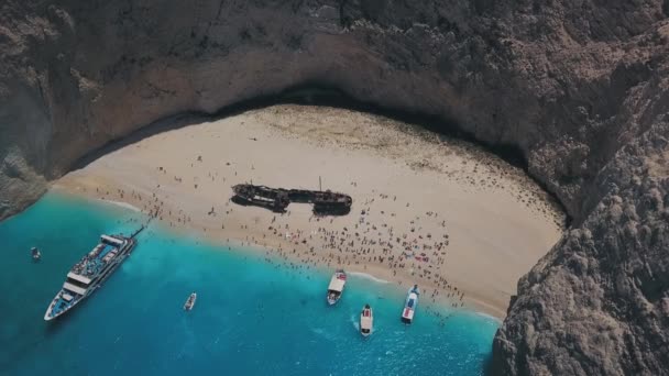 Aerial Drone video 4K słynnej zatoki Shipwreck Bay w Zakynthos, Grecja — Wideo stockowe