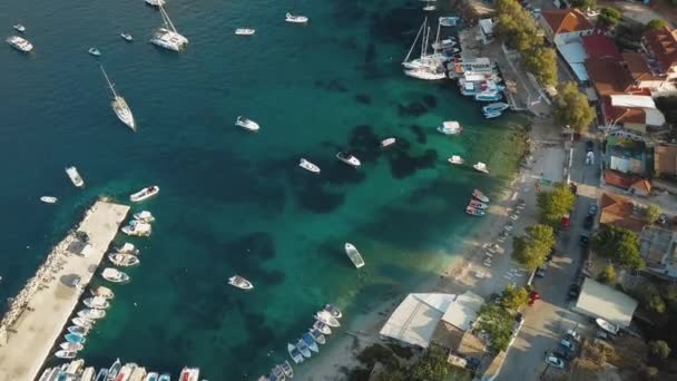 Podróżuj po Grecji jachty w Morzu Jońskim wideo 4K drone — Wideo stockowe