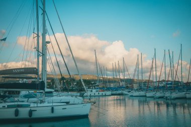 İyon Denizi 'nde Yunanistan' ın yatlarını dolaş