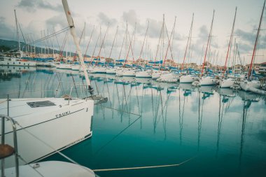 İyon Denizi 'nde Yunanistan' ın yatlarını dolaş