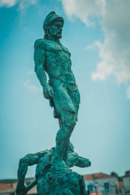 Turkuaz berrak su plajı yatlarla seyahat Katamaran İyon Denizi, Yunanistan